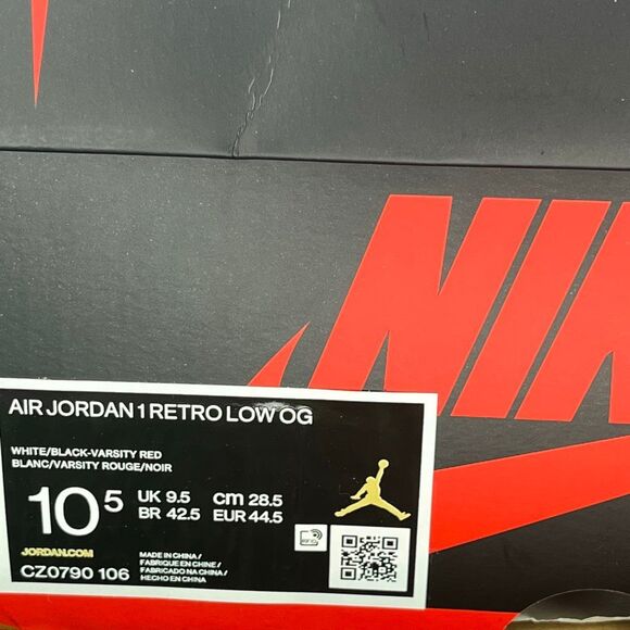 Athletic_Shoes